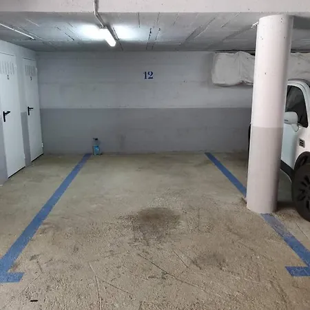 Apartamento Con Garaje En *