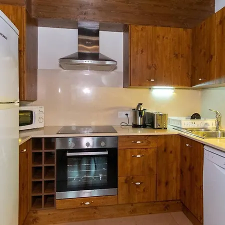 Apartamento Con Garaje En *